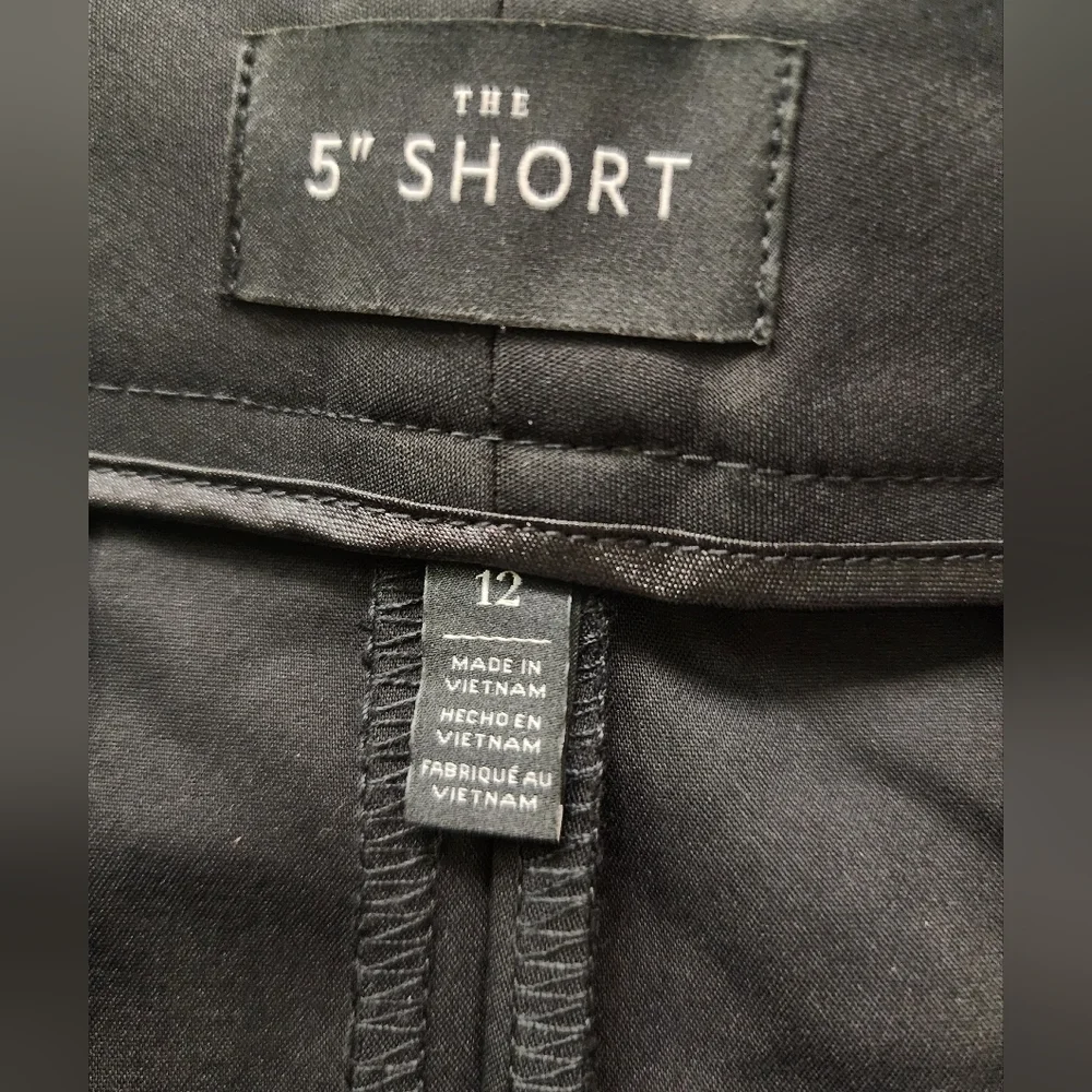 White House Black Market Black Tailored Shorts | Size 12 | 5” Inseam